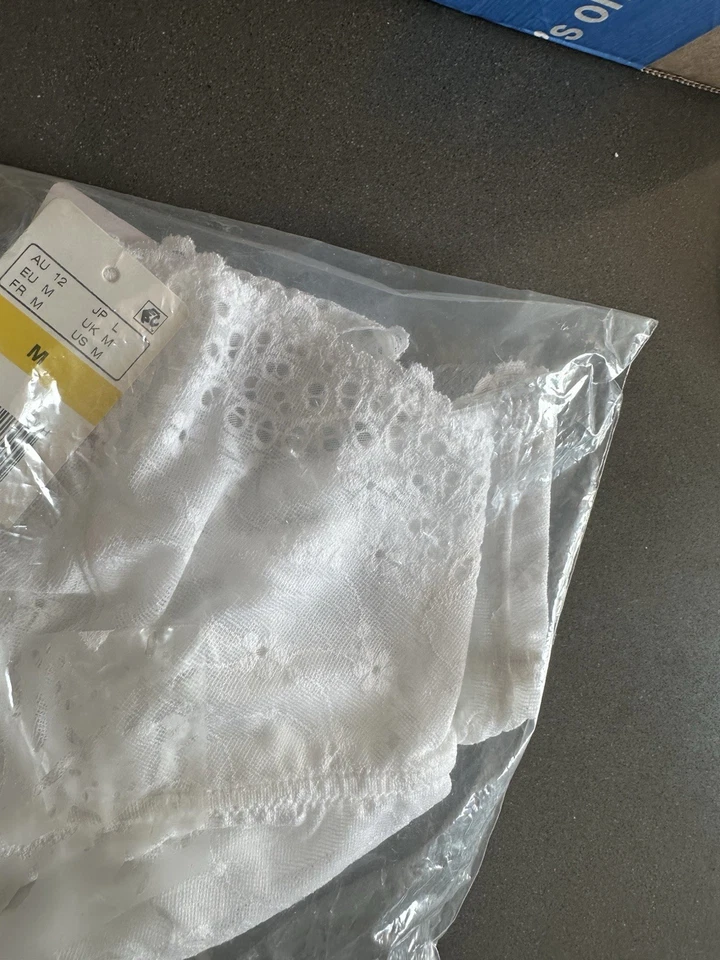 Ojales inspirados en Btempted para mujer  Foto 1 de 1