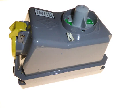 LEWDEN PD16/300 16 Amp 3P 110V Metal Clad Interlocked Switch Socket Outlet 16A - image 1 of 4