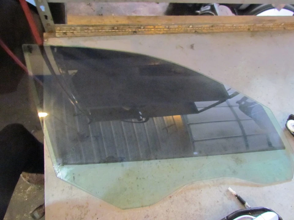 BMW E60 M5 2006 puerta delantera derecha pasajero vidrio Foto 1 de 1