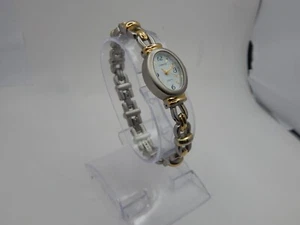 DAMEN TIMEX KUTSCHE SILBER GOLD EDELSTAHL ARMBANDUHR NEUE BATTERIE - Bild 1 von 8