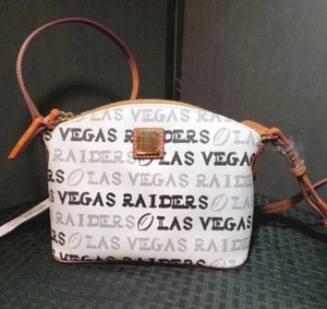Dooney & Bourke NFL Las Vegas Raiders Suki Umhängetasche Neu mit Etikett - Bild 1 von 7