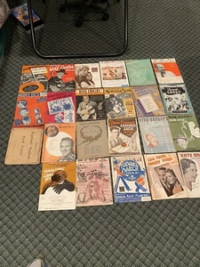 LOTE DE 23 CANCIONEROS DE PARTITURAS VINTAGE, FOLIOS, ÁLBUMES - BING, MONTANA SLIM++  - Imagen 1 de 5
