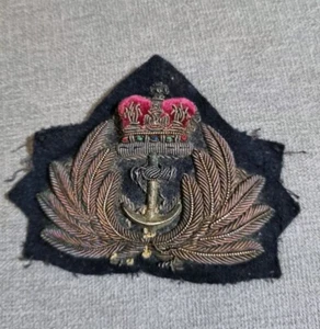Vintage Original QEII Royal Naval Officers QC Padded Bullion Wire Cap Badge - Bild 1 von 2