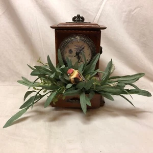 Reloj de madera 6 1/2 X 4 1/8 X 10 para pájaros y vegetación trabajando - Imagen 1 de 12