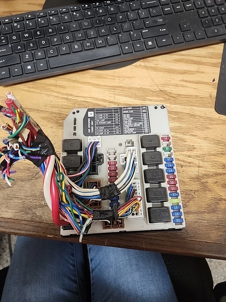 Nissan Sentra y Versa 2007-2011 módulo de alimentación caja de fusibles IPDM PP-T30-M10  Foto 1 de 4