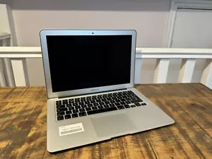 Apple MacBook Air 13 pollici computer portatile 2012 Core i5 - 4 GB Ram 128 GB Ssd Ex Studio - Foto 1 di 5