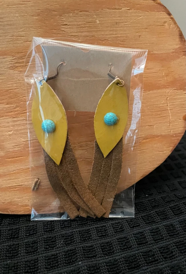 Pendientes de cuero artesanales/hechos de botas minnetonka reutilizadas Foto 1 de 1