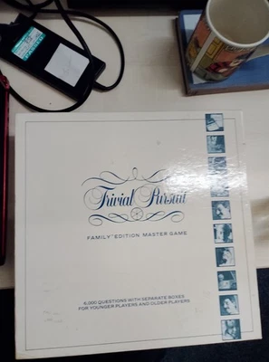 Trivial Pursuit Family Edition Master Game 1988 Vintage Excellent Condition - Image 1 of 4