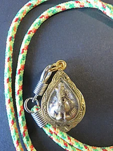 Amulett Ganesha Bronze , in Gold eingefasster Kapsel mit Amulettband. - Bild 1 von 2