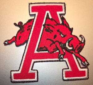Arkansas Razorbacks Bügelbild Patch 3" x 3" schneller kostenloser Versand mit Sendungsverfolgung - Bild 1 von 1