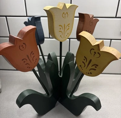 "Ramo de tulipán de madera pintado a mano vintage 2 piezas 6 colores 10,5""x11,5"" usado" Foto 1 de 4