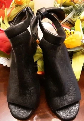 KATE SPADE PEEP НОСКОМ НА ТАНКЕТКЕ ЧЕРНЫЙ ГАЛЕЧНОЙ КОЖИ - 3,5» КАБЛУК РАЗМЕР 10 ОБУВЬ - Изображение 1 из 4