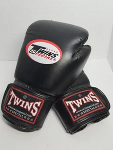 Guantoni da boxe Twins Special - neri 14 oz Muay Thai MMA usati condizioni venditore noi - Foto 1 di 8