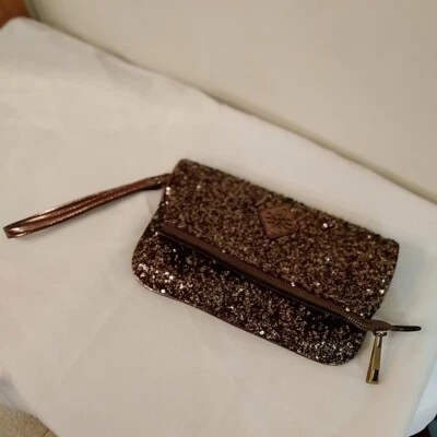 Vera Wang Bolso de Mano Lentejuelas Dorado Negro Cremallera a Presión para Muñequera Plegable de Kohl's Foto 1 de 4