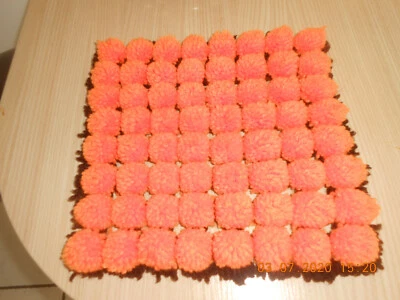 Petit dessus de landau ou de lit de poupée vintage et original en pompons - Photo 1/3