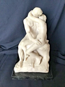 Skulptur "Der Kuss" von Rodin, Nachbildung (Polyresin), 26 cm hoch, Marmorplatte - Bild 1 von 5