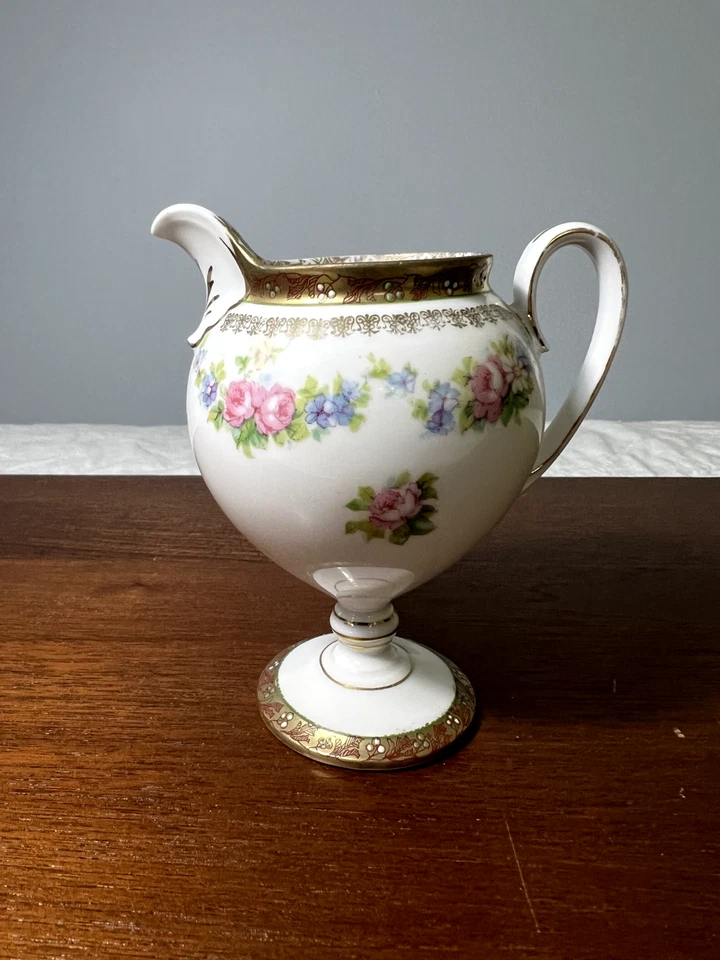 Pedestal vintage de flores con borde dorado pintado a mano de Nippon/Japón Foto 1 de 4