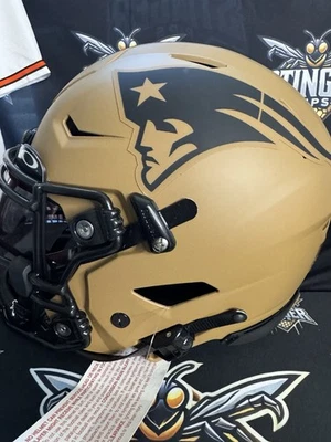 New England Patriots Salute to Service Speedflex firmado por Rob Gronkowski Foto 1 de 4