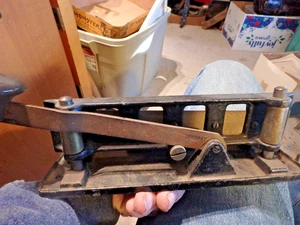 -3Z- Vintage 8" Gusseisen GERMANY Cutter "COURANT ?? "- vielleicht Tabak ??? - Bild 1 von 3