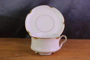 J & C Jaeger Bavaria Louise White Gold Scallop 4 Cups & Saucers Fine Porcelain - Picture 1 of 7