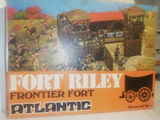 ATLANTIC 1051 FORT RILEY FRONTIER FORT MEZZI DEL WEST SCALA H0 1358000