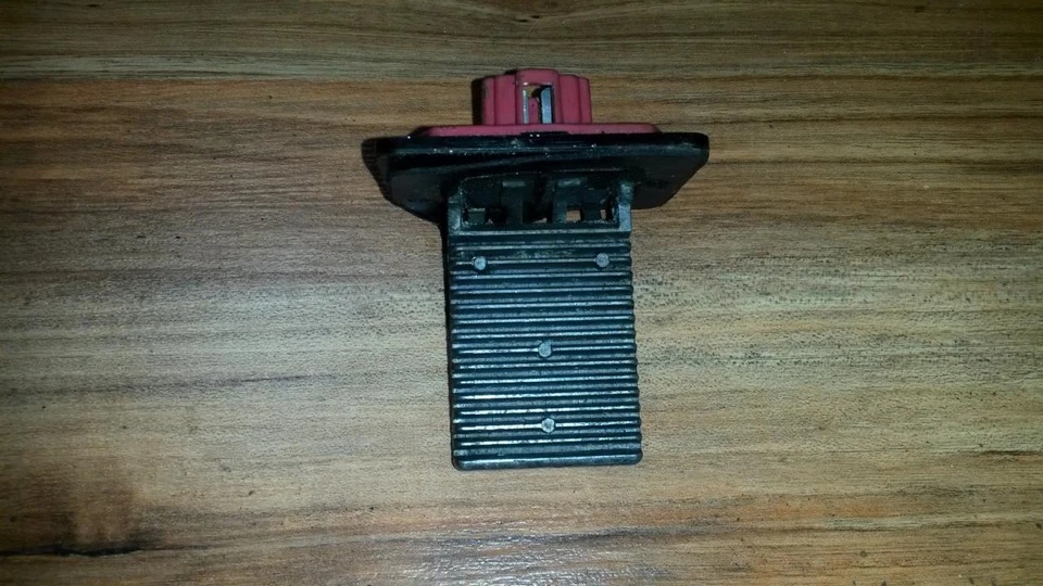 Resistencia de calefacción Hyundai Accent 1996 (resistencia del motor del ventilador del calentador) #28301-24 Foto 1 de 1
