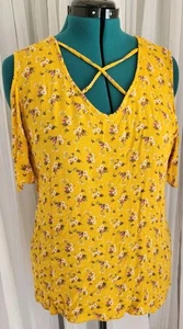 Free Kisses Yellow Floral Top Size 1x - Picture 1 of 5