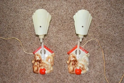 Aplique de pared. Juego de 2. Perros cachorros juguetones y casa para perros. Foto 1 de 4