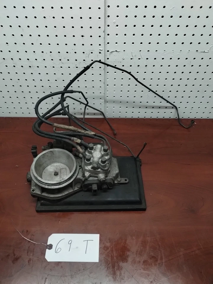 VOLKSWAGEN AUDI OEM CORRADO GOLF PASSAT ENGINE MOTOR FUEL INJECTION DISTRIBUTOR - Image 1 of 4