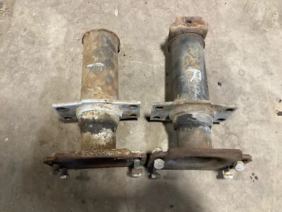 Par de soportes de amortiguadores de parachoques trasero izquierdo derecho Cadillac Seville 1976-1979 OEM #1756M Foto 1 de 4