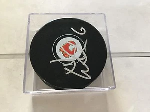Disco de Hockey Dennis Wideman Firmado Calgary Flames Autografiado NHL c - Imagen 1 de 1