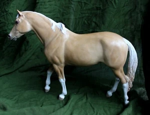 Custom Palomino Breyer Traditional San Domingo Horse - Picture 1 of 7