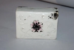 Antiker Seto Weiß Porzellan Wassertropfer, Kirschblüte im Relief, Japan - Bild 1 von 11