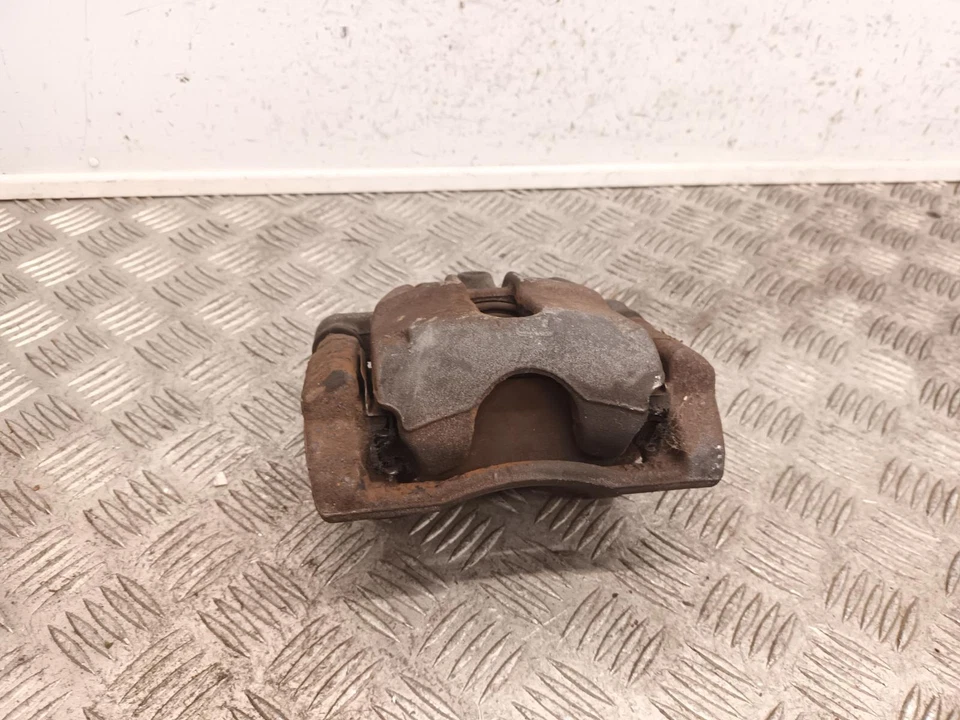 Pinza de freno delantera Renault Kangoo 13-18 Mk2 N/S pasajeros Foto 1 de 4