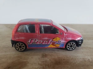 Coche de juguete Disney Winnie Pooh rojo Fiat punto 1/43 Burago fundido a presión metat X - Imagen 1 de 6