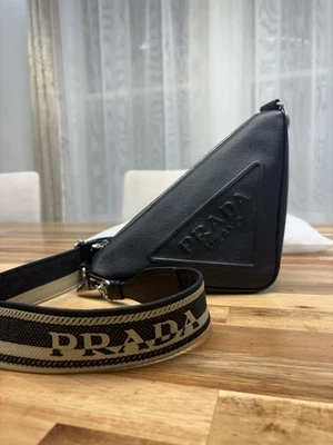 Bolso triangular de cuero Prada Salffiano - Imagen 1 de 4