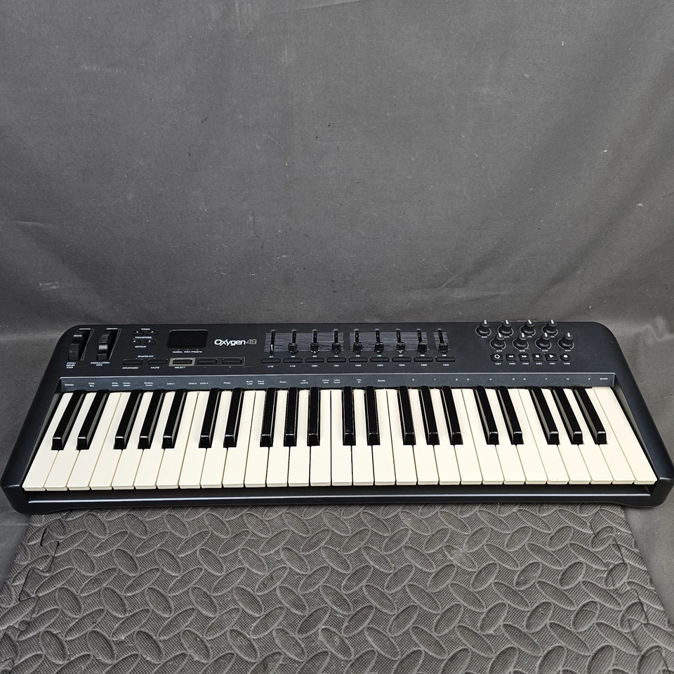 M-Audio Oxygen 49 (3rd Gen) USB MIDI Keyboard Controller W/Sliders & Knobs - Image 1 of 4