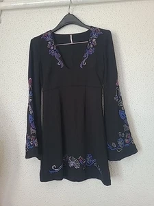 Free People schwarzes Minikleid stark bestickt Glockenärmel Boho Folk Festival  - Bild 1 von 12