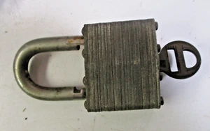 Master Lock Co No.1 USA Laminated Padlock w/ 1 Key Vintage - Picture 1 of 6