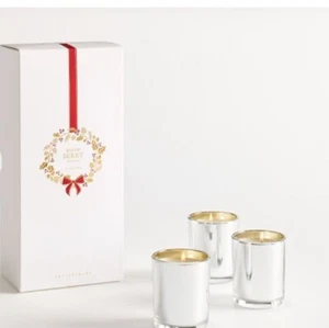 Velas votivas Pottery Barn Snow Berry Trio - Imagen 1 de 5