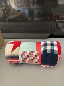 New! Patriotic Red White & Blue Stars And Stripes Patterned Fleece Throw Blanket - Picture 1 of 2