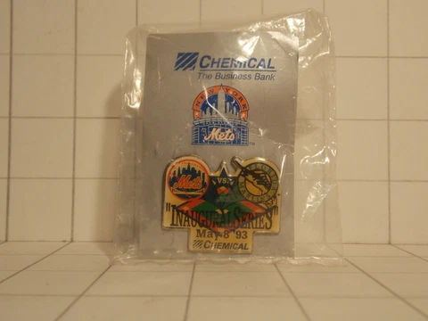 Florida Marlins New York Mets 1993 Inaugural Shea Series Pin NEW In Bag Sealed Cover