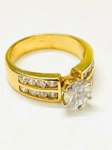 14k yellow Gold Women's Ring With CZ Size 7 - Picture 1 of 4