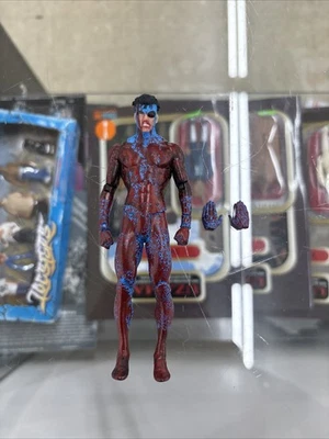 Megabox Bloody Invincible Variant Mcfarlane Toys 2017 Kirkman Skybound Black Foto 1 de 4