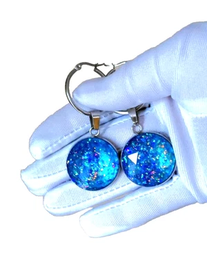 Pendientes de ópalo Pendientes de ópalo de resina azul hielo en aros de acero inoxidable 25 mm Foto 1 de 4