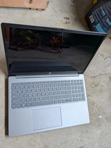 **NICHT FUNKTIONSFÄHIG*NUR TEILE**HP 15,6 HD Touchscreen Laptop i3-1215U - Bild 1 von 5