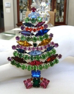2 7/8 英寸复古 KJL KENNETH JAY LANE 多色水钻圣诞树别针 — 第 1/4 张图片