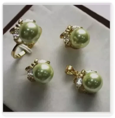 Conjunto de pendientes de perlas redondas de 10 mm concha del Mar del Sur + anillo + collar colgante AAA Foto 1 de 4