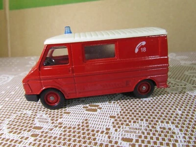 11Z Vintage 1976 Solido 368 Francia Citroën C35 Ambulanza 18 Pompieri Red 1:50 - Immagine 1 di 4