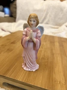 Lenox China RENAISSANCE Nativity Praying ANGEL in Adoration Pink - Picture 1 of 3